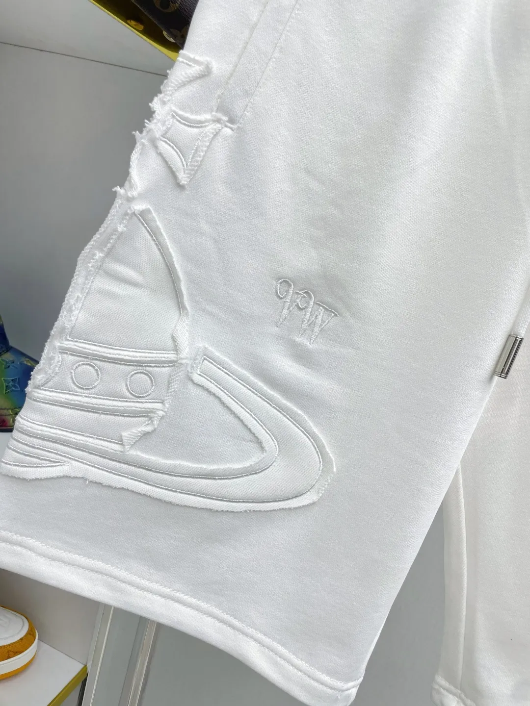 Vivi Queen Mother 2026 summer New Arrival patch embroidered letters brand LOGO casual shorts DD are on sale simultaneously on the official website. Brand Classic LOGO casual pants, customized fabrics, excellent comfort and strong touch. Highly recognisable, perfect appearance and craftsmanship. Size:M-3XL